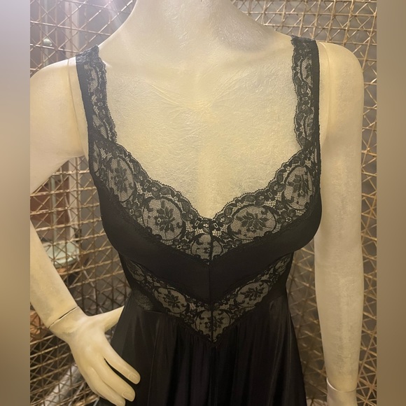 Gorgeous Rare Vintage Olga Black slip Dress - Picture 2 of 5